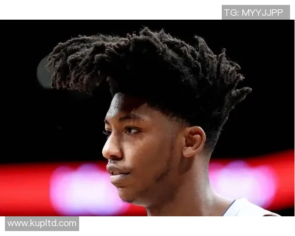 染发足球球星的时尚风采与赛场表现如何互相辉映