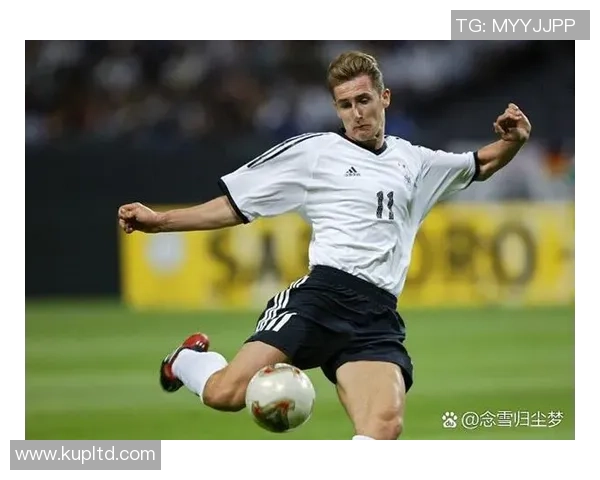 哪些知名球星会踢足球英文名字与运动魅力解析 哪些知名球星会踢足球英文名字与运动魅力解析