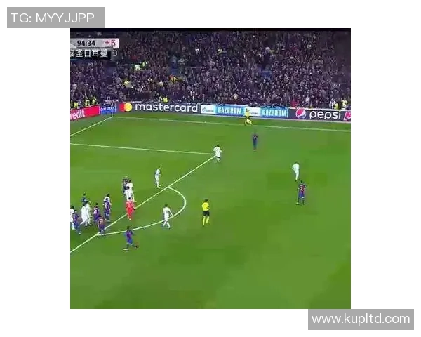 球星缩小版足球:探索迷你足球的魅力与创新玩法 球星缩小版足球:探索迷你足球的魅力与创新玩法